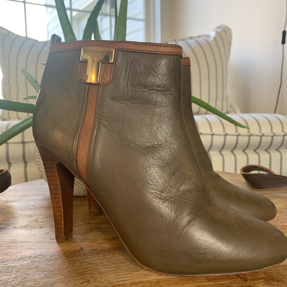 Tory Burch Sz 9.5 M Olive/Brown Leather Ankle Boots Booties Zip Side High Heel